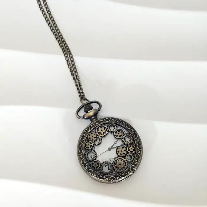 Montre de poche vintage à clapet avec chaîne, montre-collier à quartz sculptée style steampunk pour 