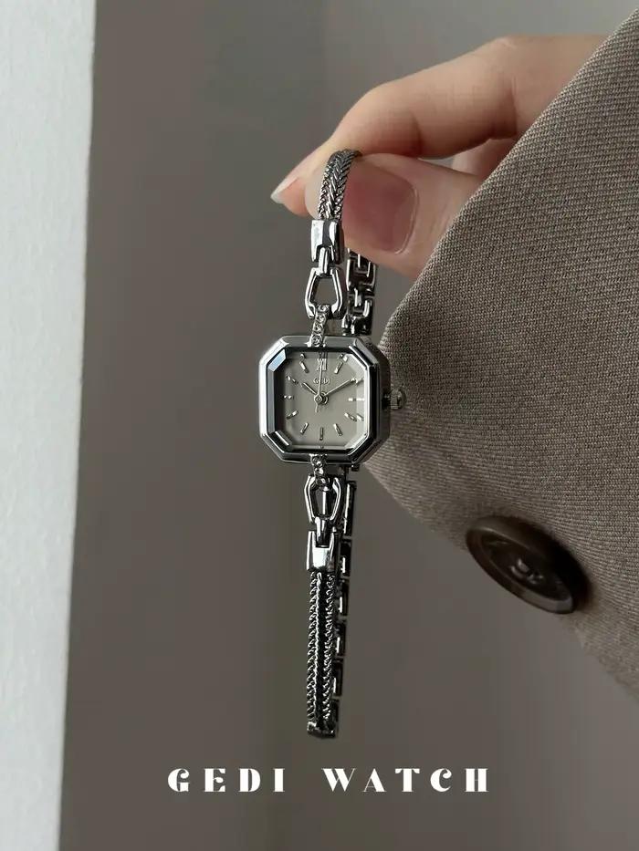Petite montre pour femme exquise de forme carrée gris argent 2025 nouvelle mode luxe Bracelet en aci
