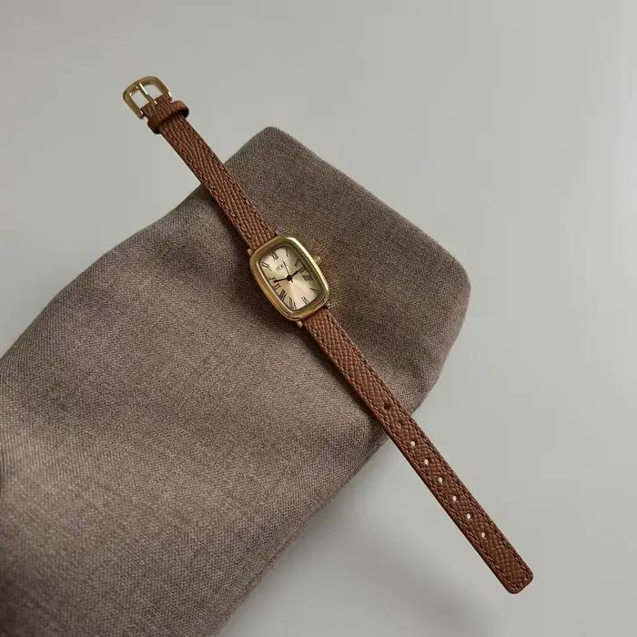 2025 nouvelle montre romaine ovale Vintage pour femmes montre à Quartz en or Simple étanche en cuir 