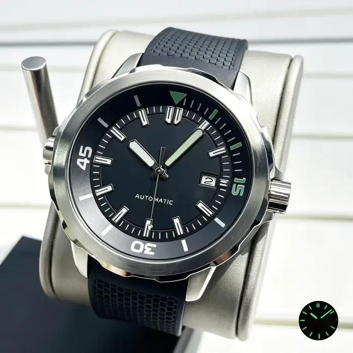 Une montre mécanique automatique pour homme, élégante et raffinée, équipée du mouvement chinois NH35