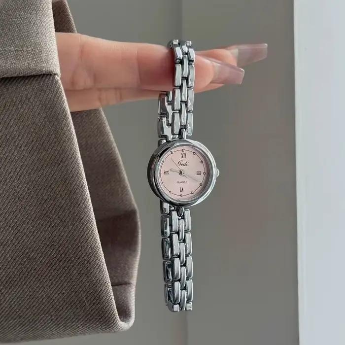 Montre-bracelet de luxe pour femmes, simple et à la mode, nouveau modèle 2021, style rose exquis et 