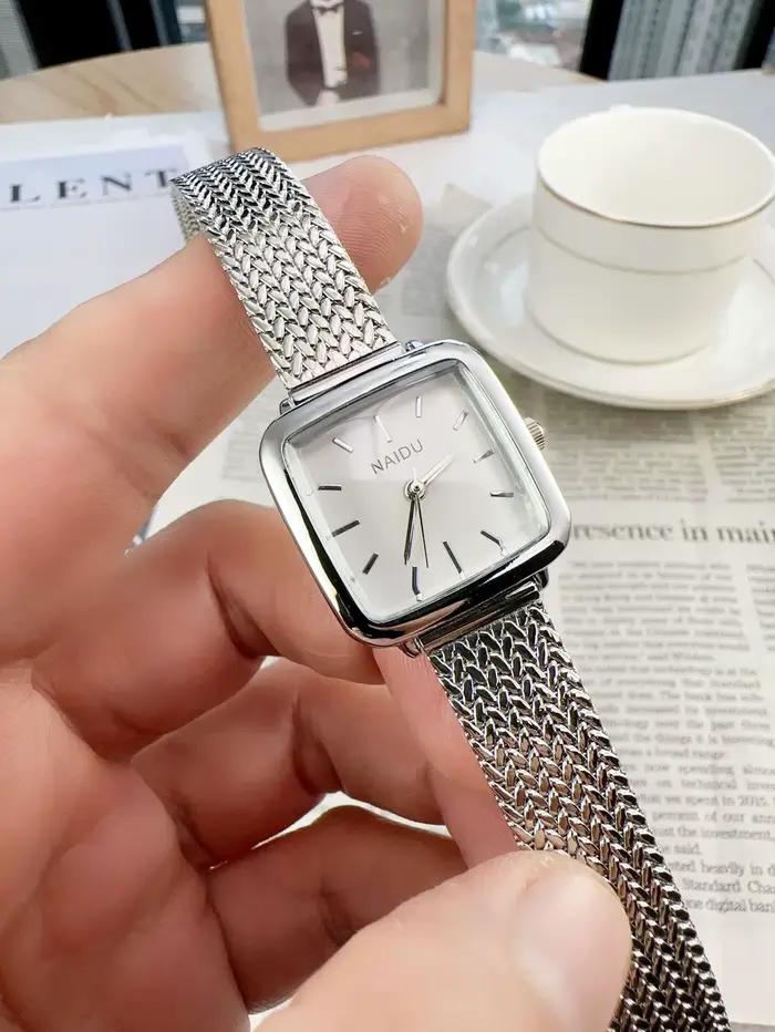 Montres pour femme lumière luxe avancé dames montres Simple mode cadran Compact femmes montre à Quar