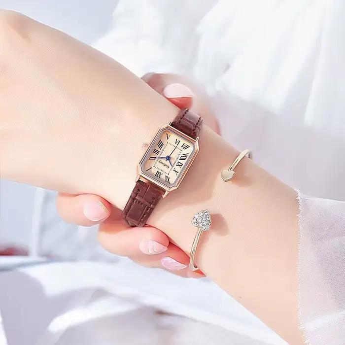Montre rétro carrée en alliage avec bracelet en cuir pour femmes, style vintage, mouvement quartz, idéale pour les occasions spéciales et le quotidien