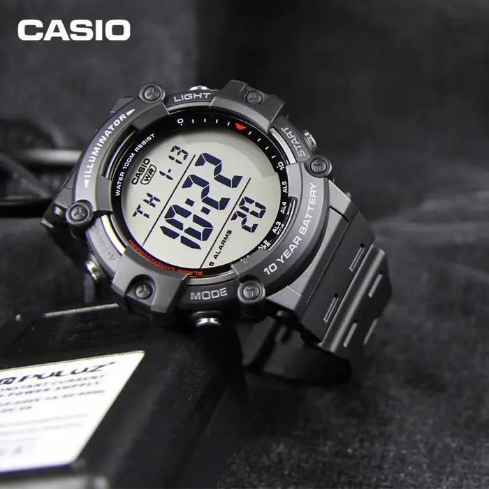 Montre Casio AE-1500WH multifonctionnelle résistante à l'eau pour hommes, avec cadran rotundité, chronomètre, affichage LED, et options de couleur bronze, café, ivoire, multicolore, rose