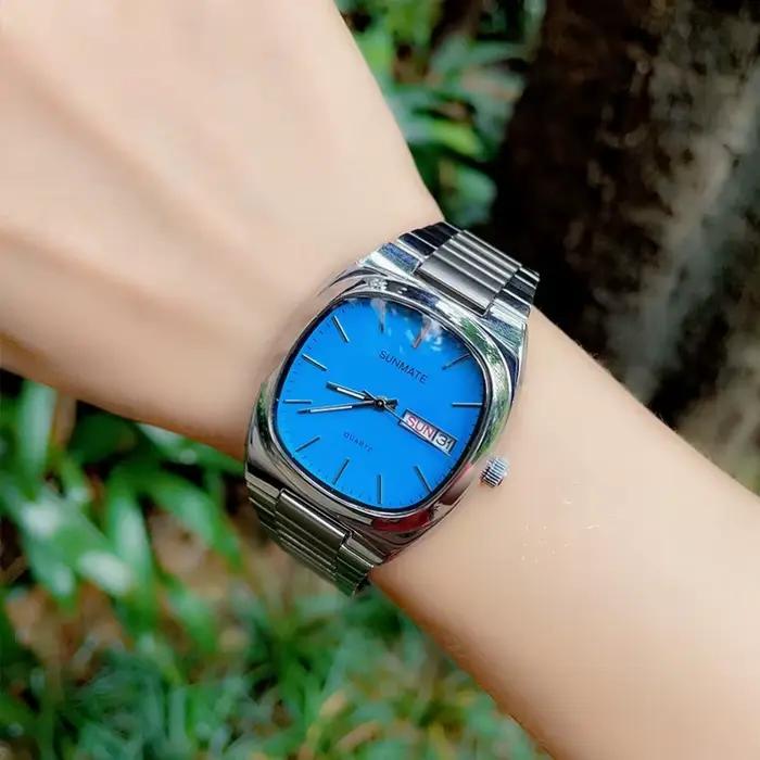 Montre à quartz pour homme avec mouvement Miyota, style rétro TV, et montre carrée pour femme avec bracelet en acier, étanche jusqu'à 30 mètres.