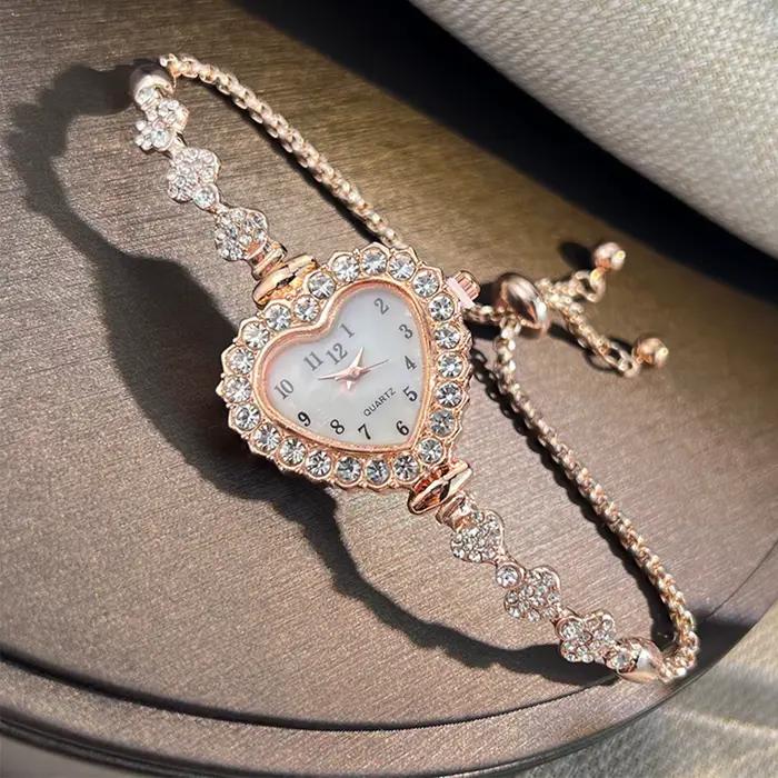Montre Femme Fleur Cloutée Diamant