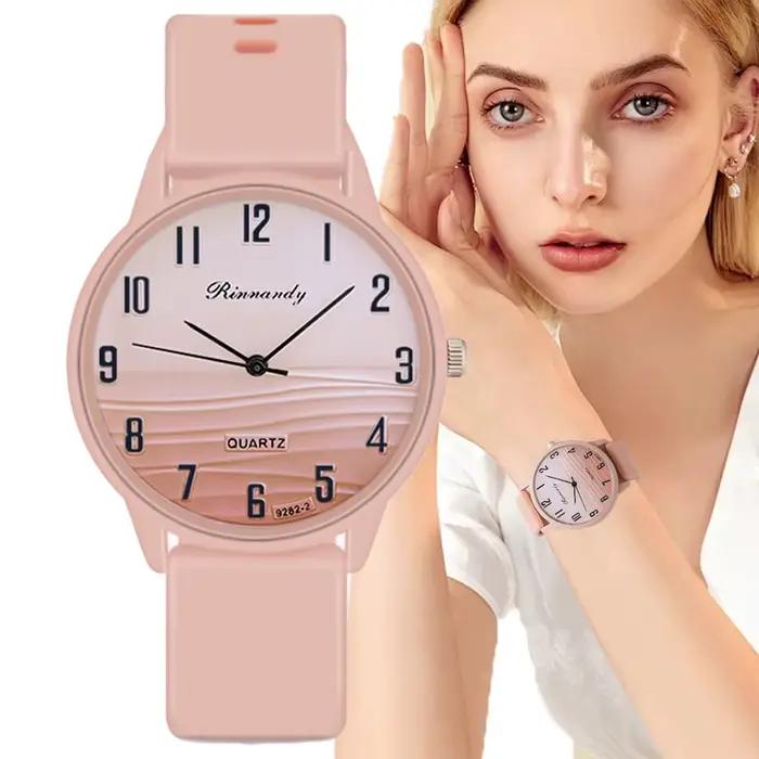 Montre à quartz de conception numérique de couleur de vague pour femmes sportives 2024