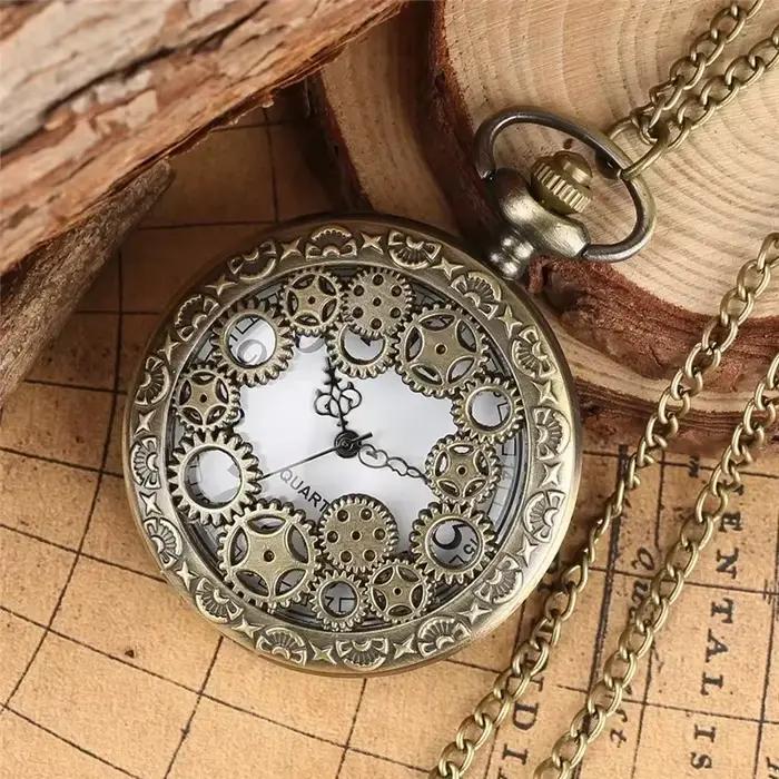 Montre de poche antique avec couvercle ajouré en forme de roue dentée, montre analogique à quartz pour hommes et femmes avec chaîne de collier, montre de collection