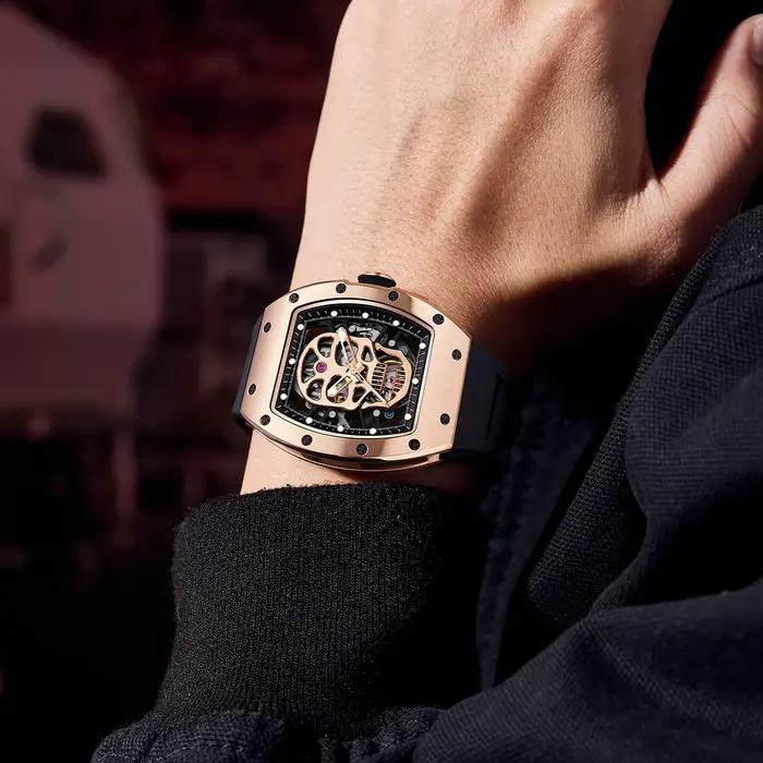 Montre mécanique Daniel Gorman en fibre de carbone avec bracelet silicone pour homme occasions spéciales élégante