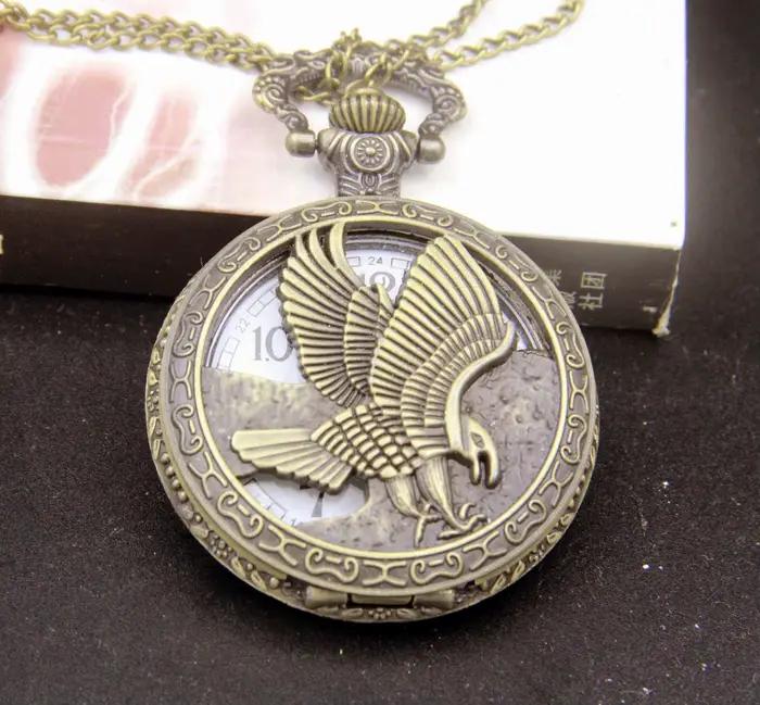 Montre de poche vintage avec gravure d’aigle