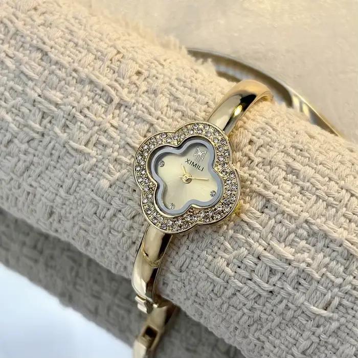Montre-bracelet vintage en forme de trèfle à quatre feuilles pour femmes