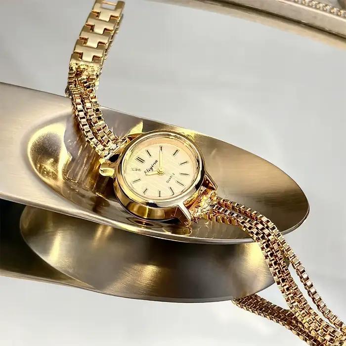 Bracelet de montre élégant à franges pour femme