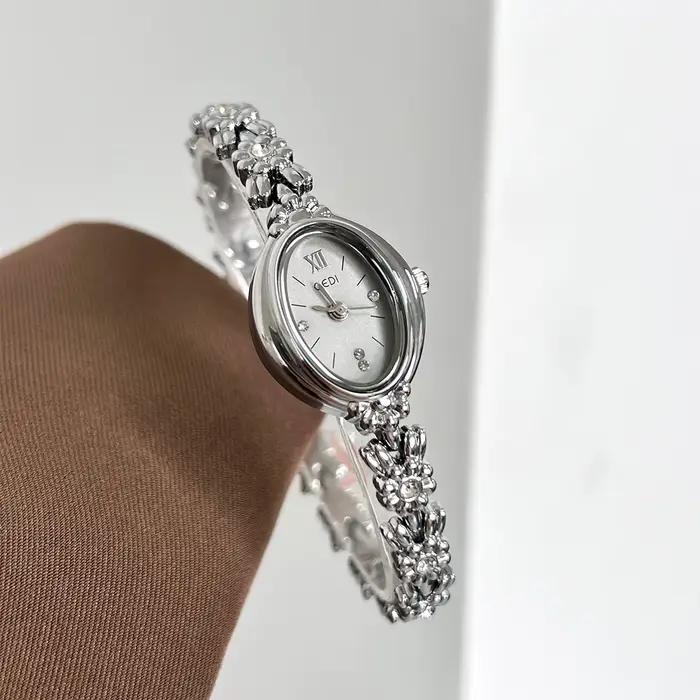 Montre pour femme en alliage avec incrustations de diamants style rétro mode et décontracté pour occasions spéciales