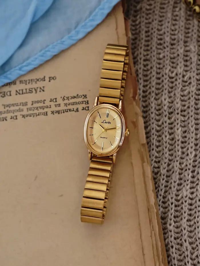 1 nouvelle montre à quartz dorée pour femme, style rétro luxueux, boîtier ovale et bracelet en cuir, montre élégante et polyvalente pour femme.