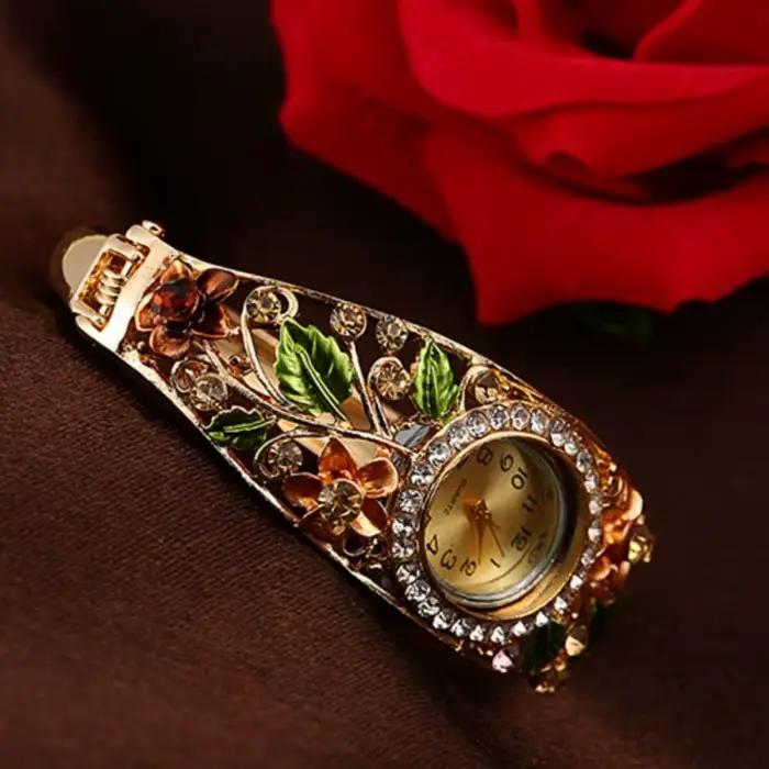 Montre vintage riche en fleurs