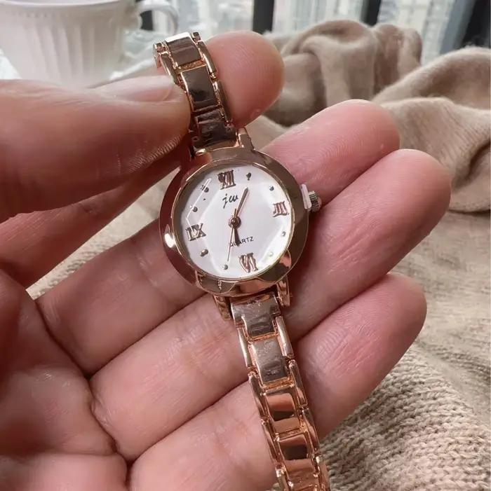 L-Montre de Luxe à Petit Cadran pour Femme
