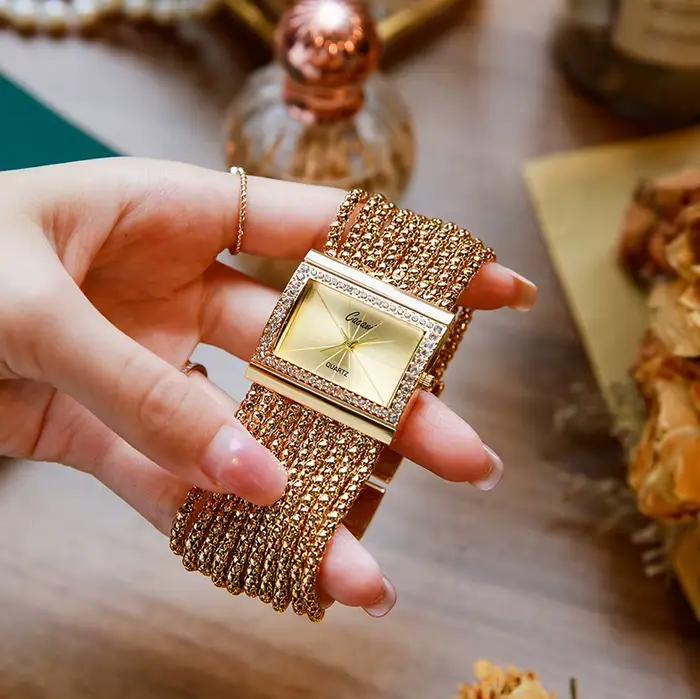 Montres-bracelets en acier pour femmes