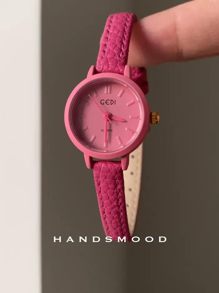 Montre étanche rose en laiton avec bracelet en silicone pour femmes, résistante à l'eau, élégante et moderne, idéale pour les occasions spéciales et quotidiennes