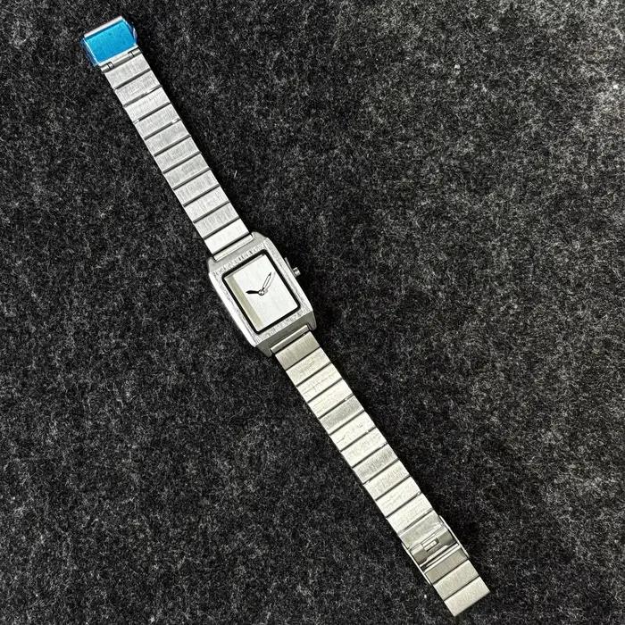 Montre en alliage d'acier inoxydable 2026