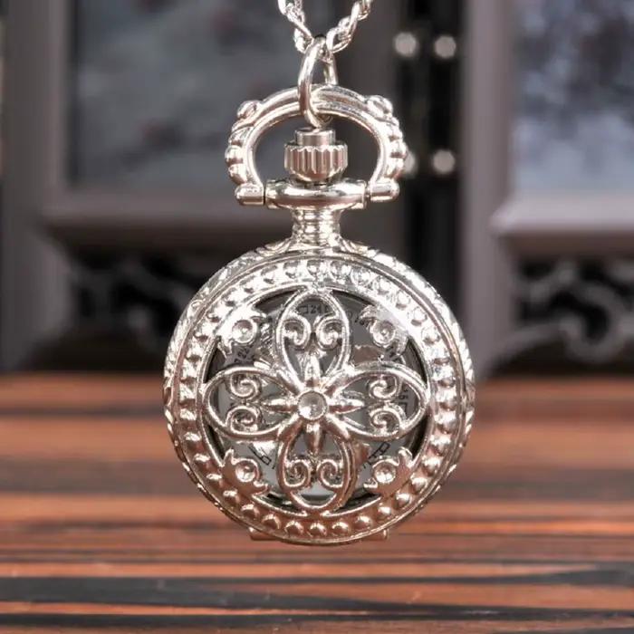 Montre de poche creuse en forme de fleur pour femmes