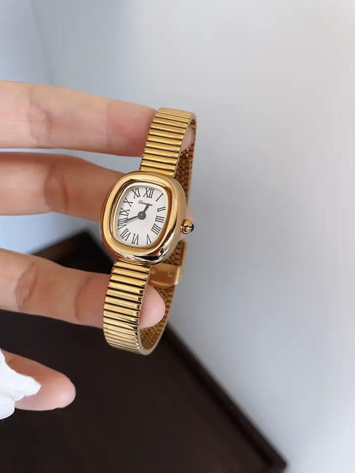 Nouveau modèle 2026 : Montre élégante à quartz pour femme avec petit cadran ovale et bracelet en maille d'acier inoxydable – Un cadeau parfait pour les femmes