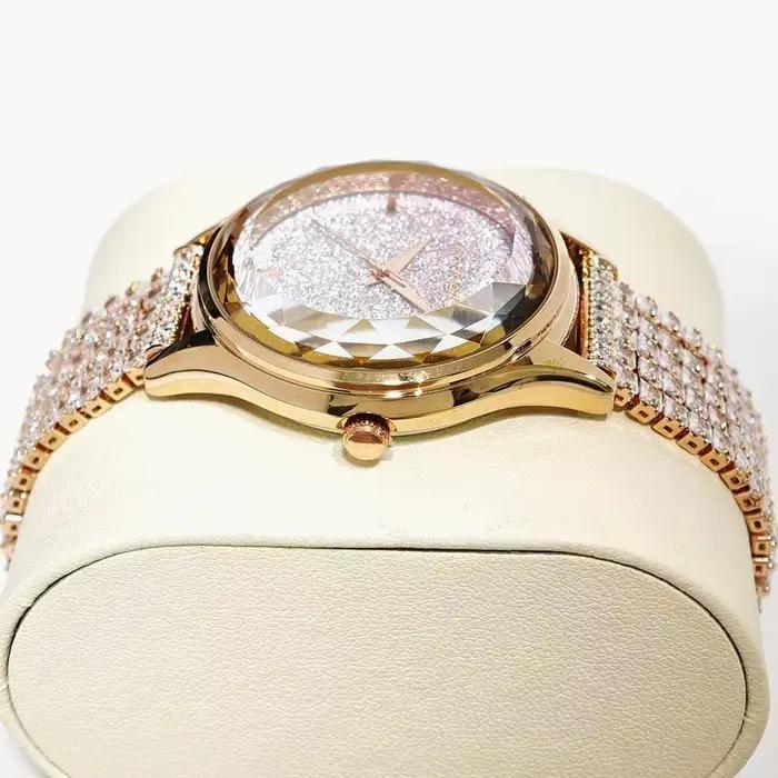 Montre glacée pour femmes, quartz rose, incrustations de diamant brillant, élégante et résistante à l'eau pour occasions spéciales et tenues de rendez-vous