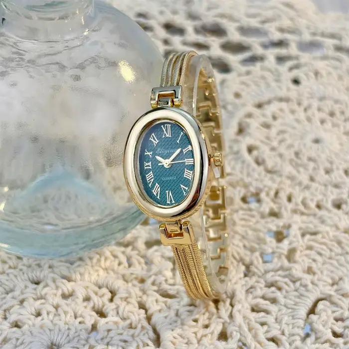 Montre ovale élégante à franges : un trésor vintage délicat pour femmes