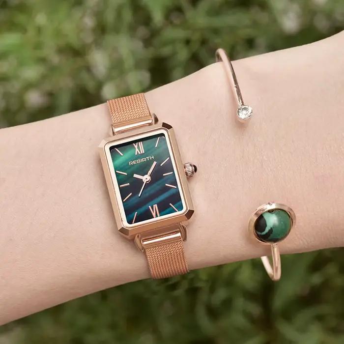 Montre rétro élégante pour femme avec bracelet en acier inoxydable et boîtier en alliage, idéale pour usage quotidien et occasions spéciales
