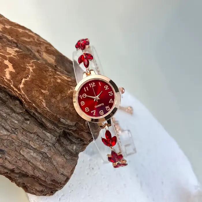 Montre à quartz élégante pour femmes avec bracelet à la mode