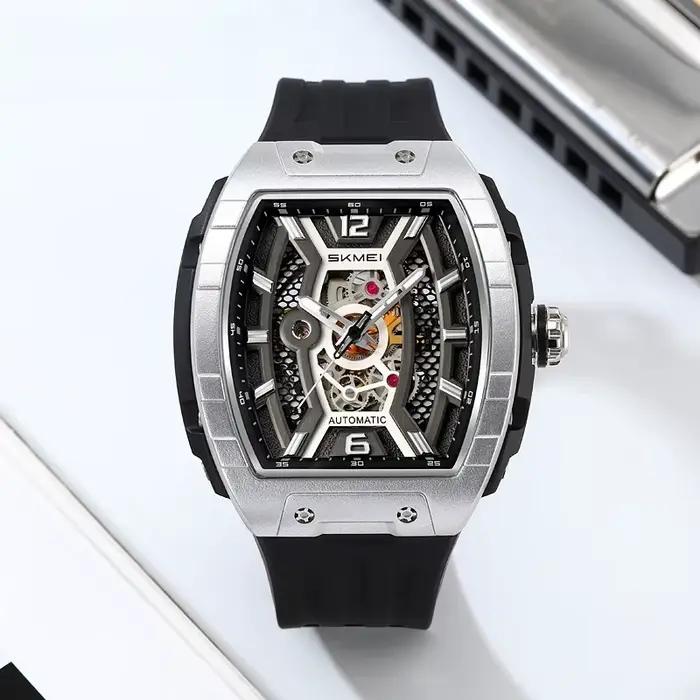 Montre squelette automatique pour hommes : boîtier en silicone