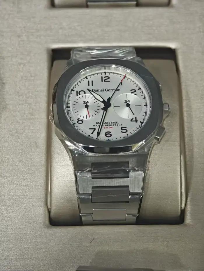 Montre Daniel Gorman élégante et multifonctionnelle résistante à l'eau pour homme avec affichage analogique-digital et date automatique