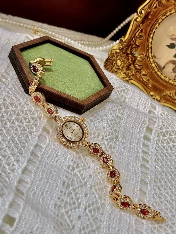 1 montre pour femme élégante et rétro