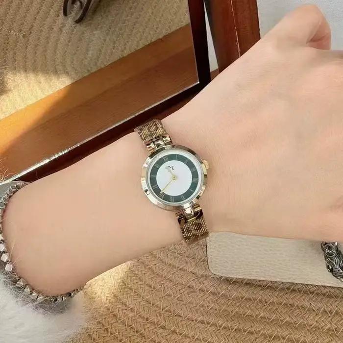 Montre pour femme avec imprimé léopard et cadran vintage décontracté pour toutes les occasions