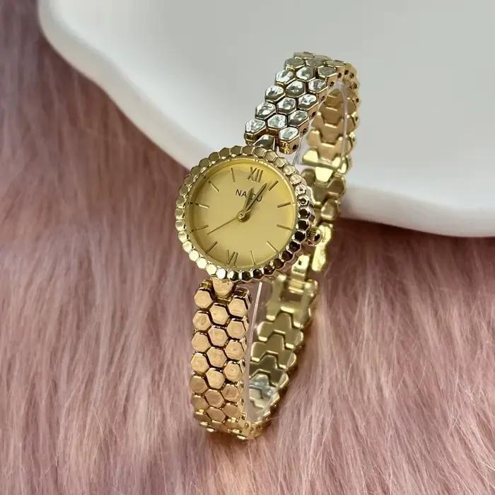 Vintage dames petite montre en or vente chaude bracelet en nid d'abeille femmes