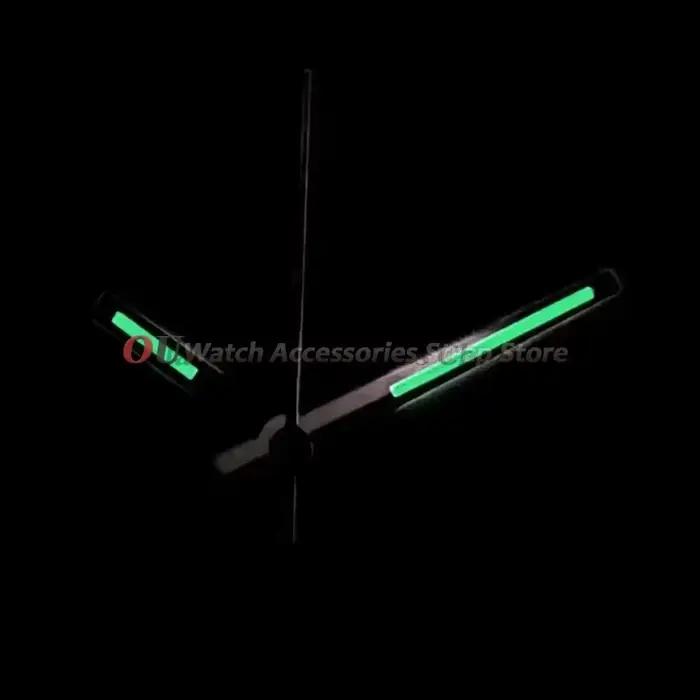 Aiguilles de montre lumineuses vertes