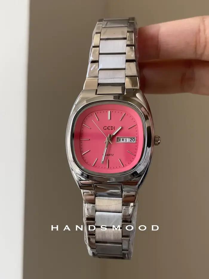 Montre étanche rose en laiton avec bracelet en silicone pour femmes, résistante à l'eau, élégante et moderne, idéale pour les occasions spéciales et quotidiennes