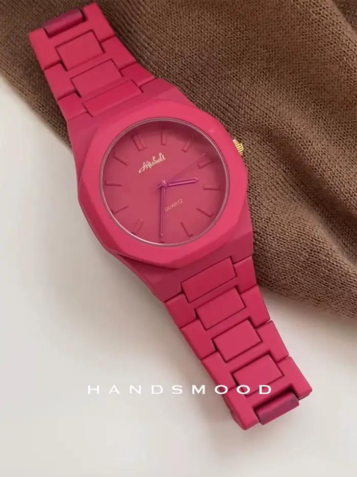 Montre étanche rose en laiton avec bracelet en silicone pour femmes, résistante à l'eau, élégante et moderne, idéale pour les occasions spéciales et quotidiennes