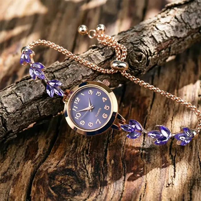 Montre-bracelet réglable femme avec cordon de serrage en cristal violet à trois feuilles pour occasions spéciales et tous les jours
