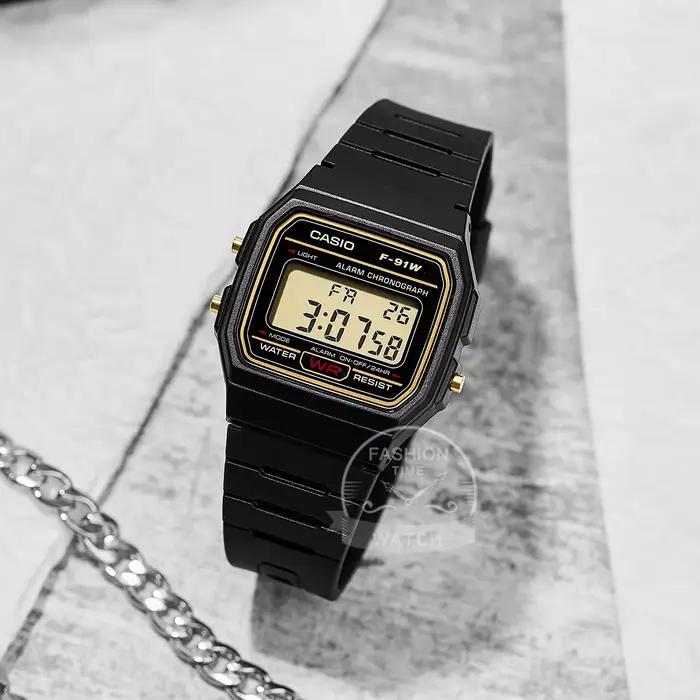 Montre Casio rétro carrée avec alarme et résistance aux chocs pour homme et femme occasions quotidiennes