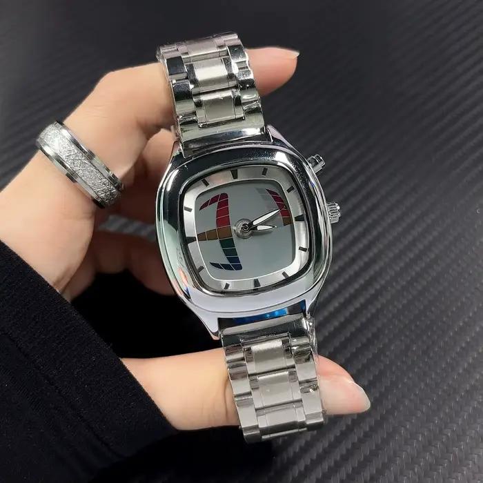 Montre STARPERISH Quartz AAA Hommes Résistante à l'Eau Design Dynamique Occasions Spéciales