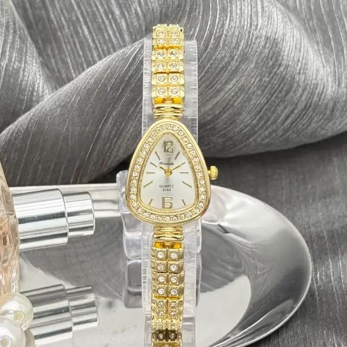 Montre bracelet serpent élégante