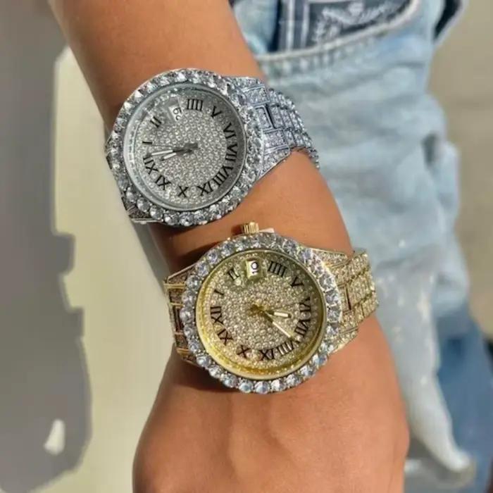 Montre en alliage avec bracelet en acier et cadran en diamant brillant pour femmes occasions spéciales