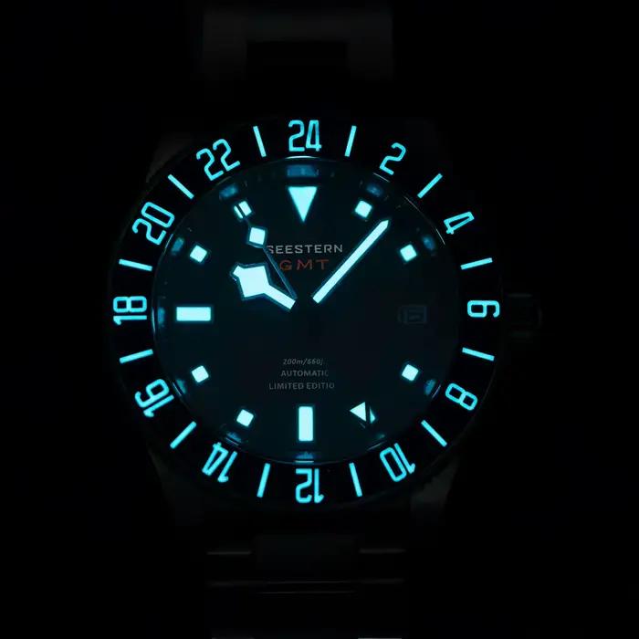 Montre de plongée en titane pour hommes