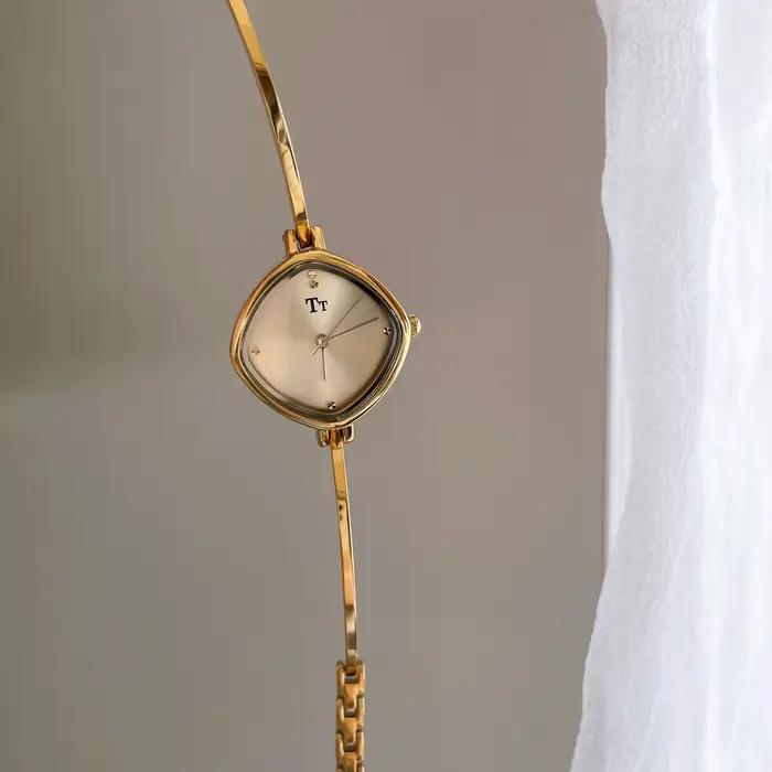 Montre bleu glace pour femmes avec cadran en diamant, style mode et décontracté, cadeau pour femmes, nouvelles collections 2026 quartz occasions spéciales