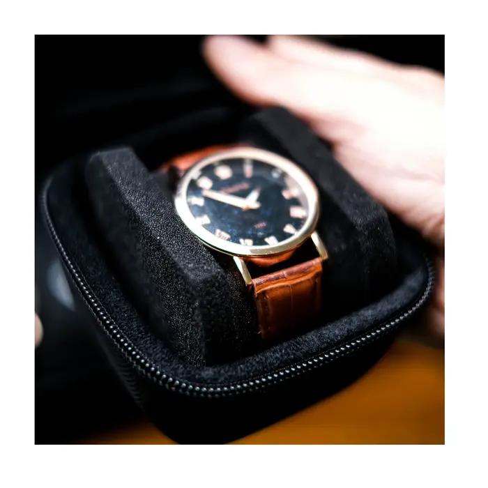 Boîte de rangement de montre noire en matériau mixte avec doublure en velours pour protection des bijoux et des montres occasions spéciales voyage soirée événements