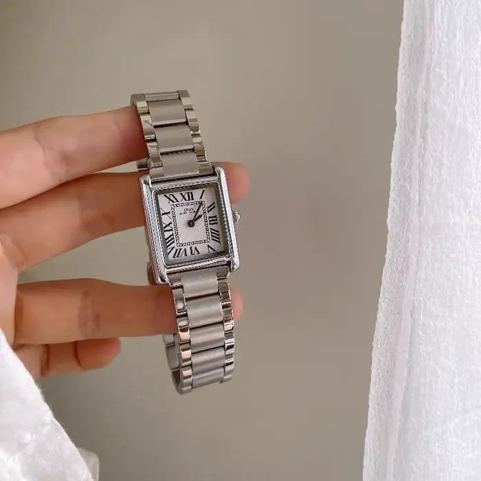 Montre en acier inoxydable rose vintage pour femmes occasion spéciale élégante à offrir quartz affichage chiffre romain