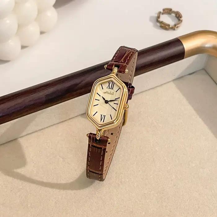 Montre de luxe numérique vintage de style romain pour femme résistante à l'eau et élégante bracelet en cuir pour occasions spéciales
