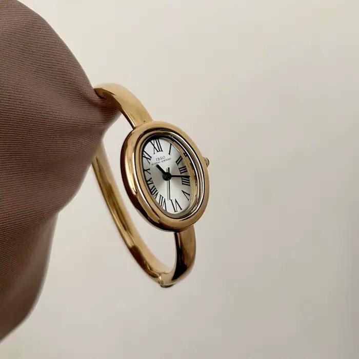 Montre élégante pour femme avec bracelet en alliage, mouvement quartz, cadran ovale, pour occasions spéciales et tous les jours