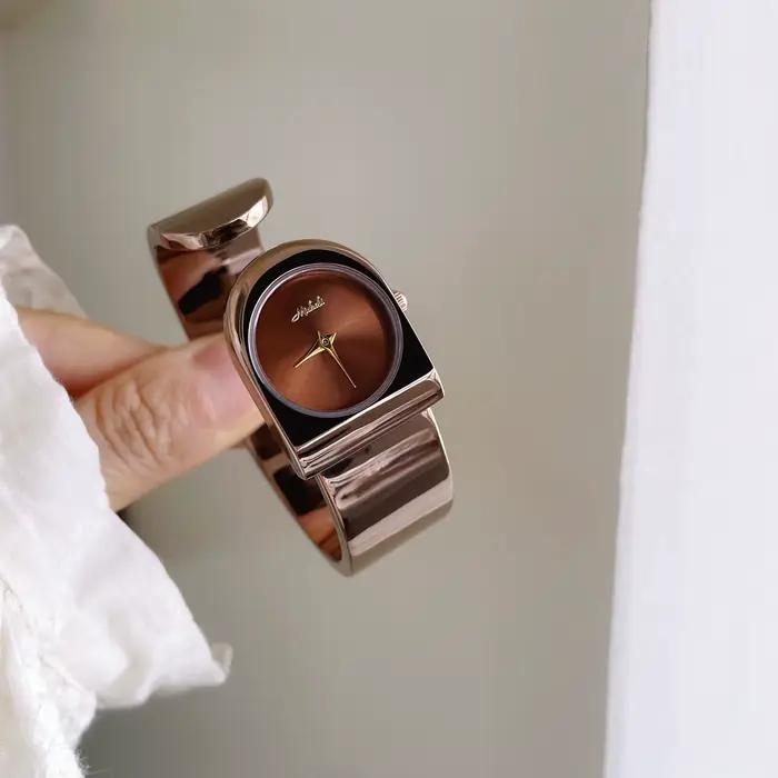 Montre bracelet marron de luxe 2026 nouvelle collection quartz pour femmes occasions spéciales élégantes