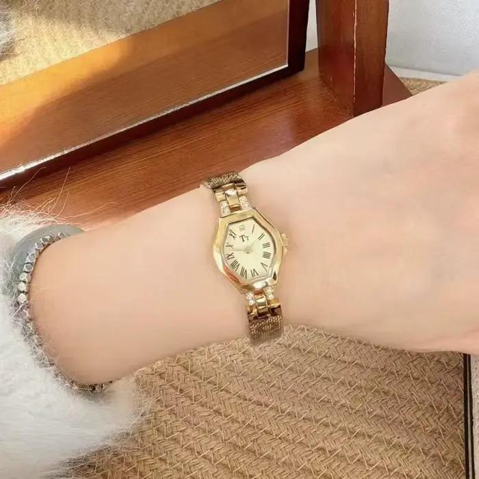 Nouvelle montre élégante et luxueuse pour femmes